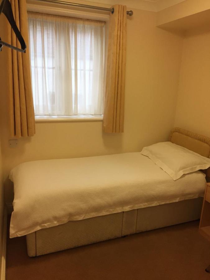 The Black Bull Inn Fyfield  Room photo